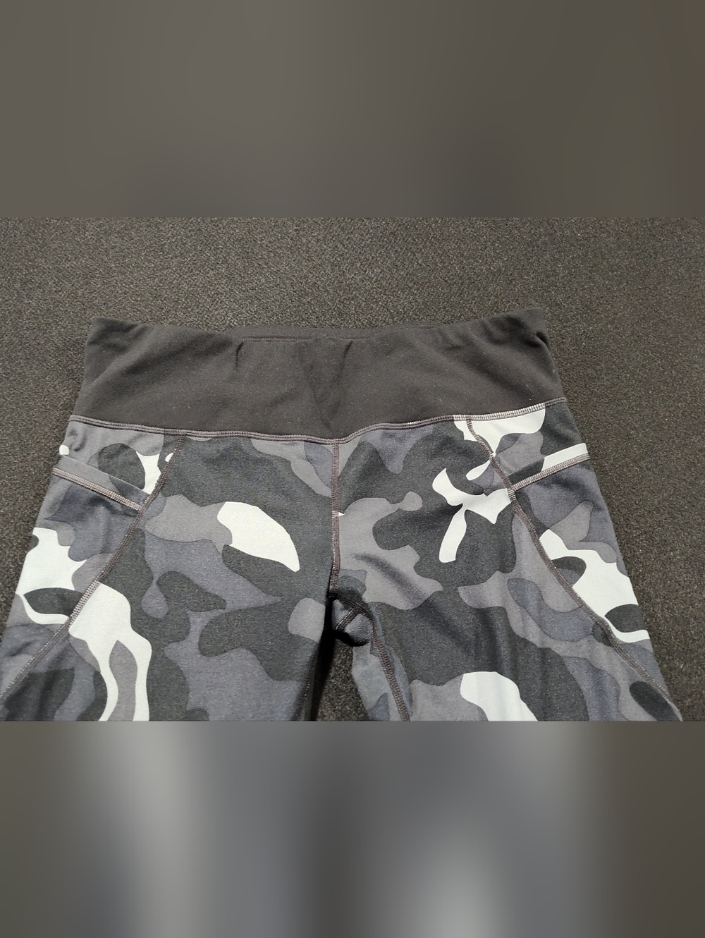 Athleta Shadow Camo Relay 2.0 Capri Leggings Womens Size LP Includes Pockets - Picture 3 of 13
